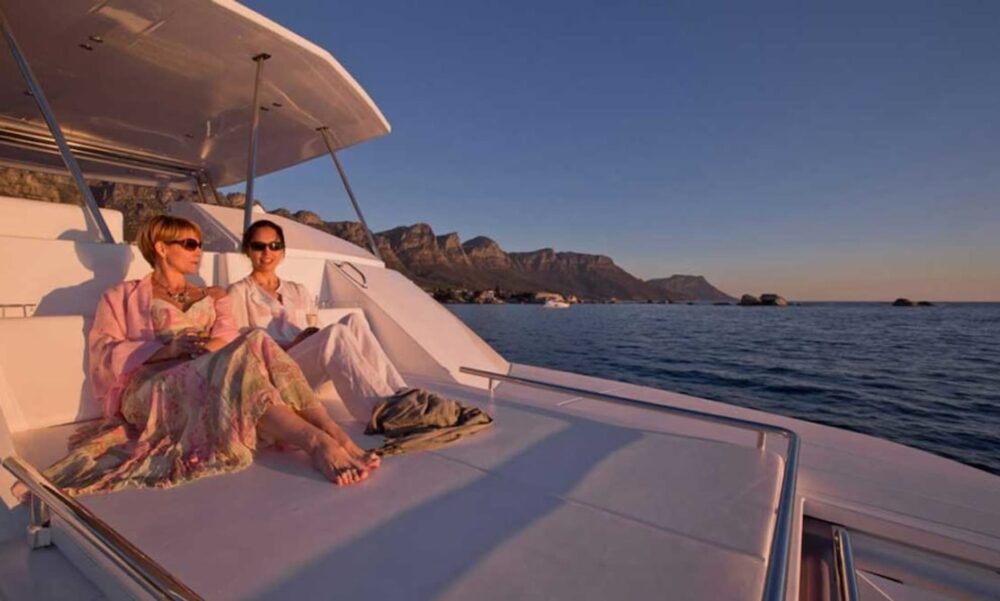 Charter 51' Power Catamaran in Phuket, Thailand - Imagen 8
